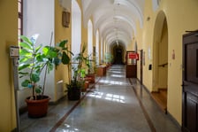 <p>Budynek Wydziału Filologii przy placu Nankiera 15 - wnętrze</p>